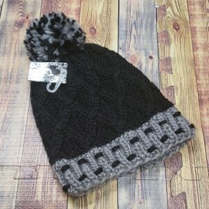 HOTS WING KNITTED WINTER HAT NEW WITH TAG
